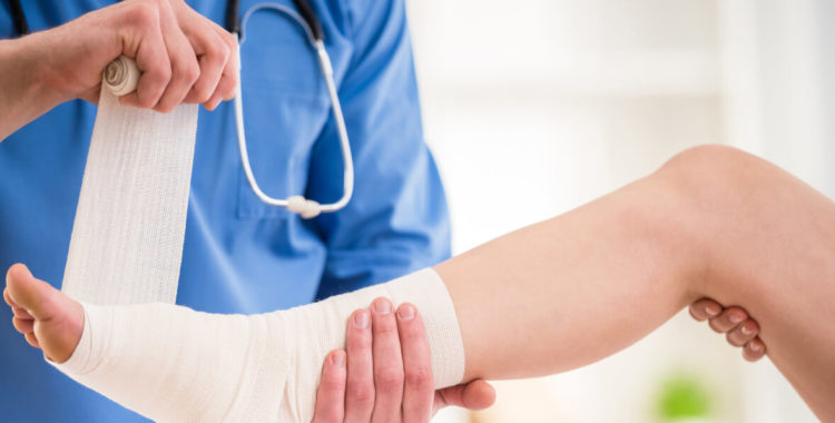 docotr wrapping foot