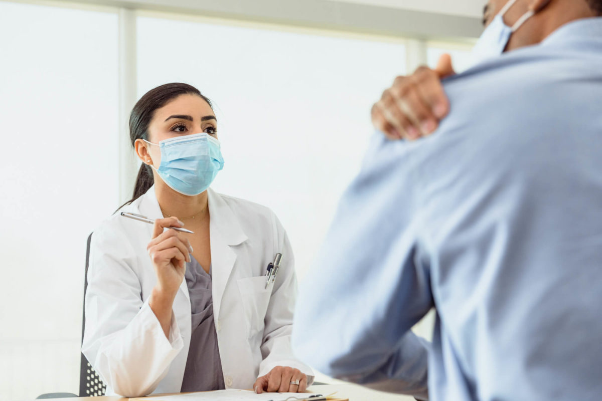 Man visits doctor about should pain