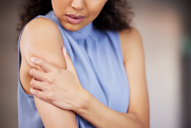 Woman with sudden numbness in shoulders, signs of a stroke
