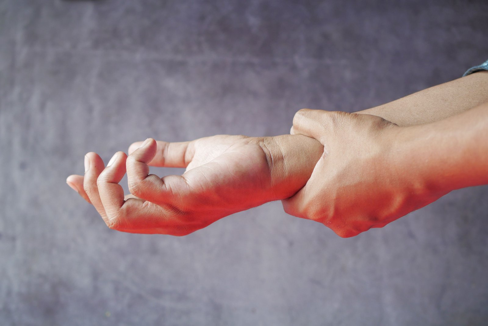 Patient with wrist joint pain
